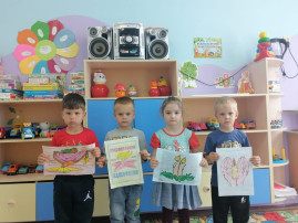 Выставка рисунков "День памяти и скорби" Выставка рисунков "День памяти и скорби".